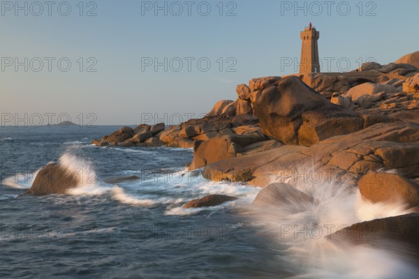 Lighthouse Mean Ruz at Ploumanac'h, Côtes d'Armor in the last evening light