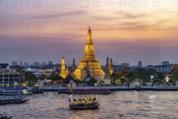 The Buddhist temple Wat Arun or Temple of Dawn and the Chao-Phraya River at dusk, Bangkok,
