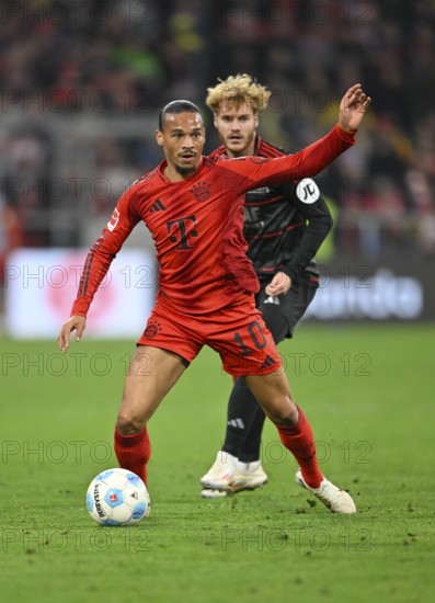 tackle, action Leroy Sané FC Bayern München FCB (10) against Yorbe Vertessen 1. FC Union Berlin FCU