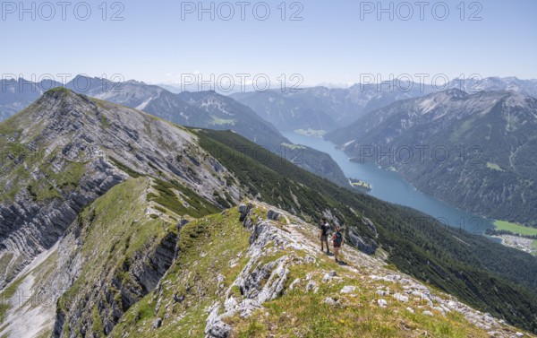 Mountaineer on the summit ridge of the Unnütz, Unnütz crossing, Brandenberg Alps, Tyrol, Austria,