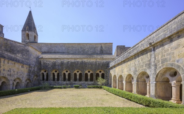 Cloister courtyard, Romanesque Cistercian abbey Le Thoronet, Département Var, France, Europe