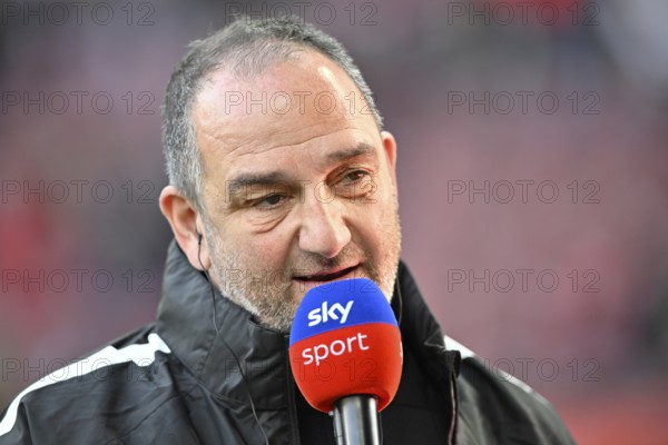 Coach Frank Schmidt 1. FC Heidenheim 1846 FCH in an interview Microphone Logo SKY WWK Arena,