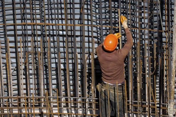 Essen, North Rhine-Westphalia, Germany, construction industry, construction workers working on a