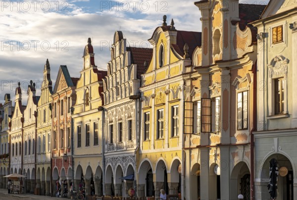 Renaissance-built and Baroque-remodelled townhouses with high gables and arcades, Zachariáše z