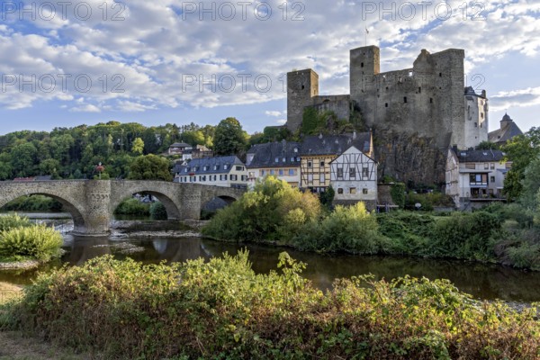 Old Lahn Bridge, Runkel Castle, hilltop castle from the high Middle Ages, ruins, Protestant church,
