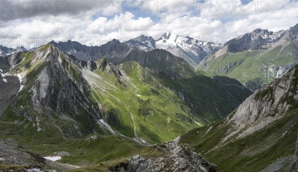 Mountain panorama, mountain peak of the Venediger group with Rötspitz peak, Lasörling Höhenweg,