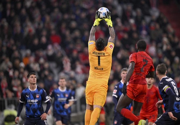 Penalty area scene, goal area scene Goalkeeper Kevin Müller 1. FC Heidenheim 1846 FCH (01) Action