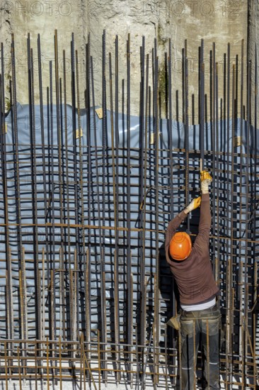 Essen, North Rhine-Westphalia, Germany, construction industry, construction workers working on a