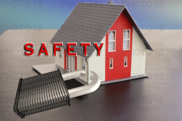 Symbolic image, security, lock, burglary, theft, robbery, liability insurance, household contents