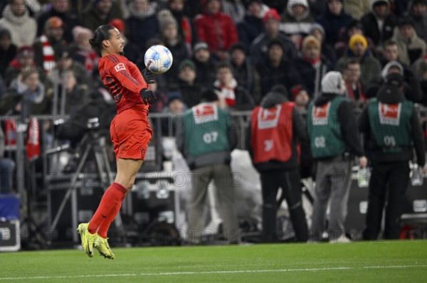 Leroy Sane FC Bayern Munich FCB (10) Action on the ball stops with the chest, Allianz Arena,