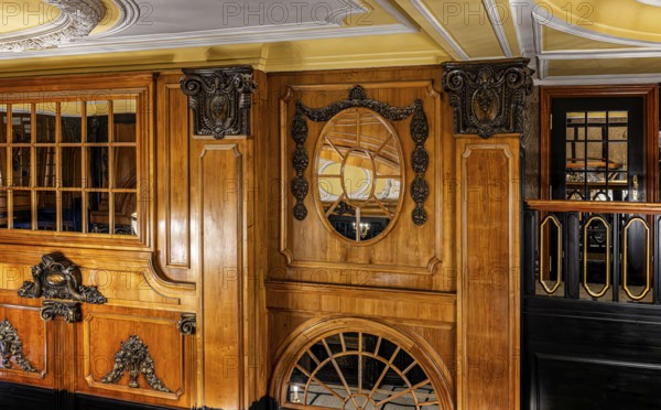 Historic interior design, staircase and corridor in the Hindenburghaus, Großer Burstah 31, Hamburg,