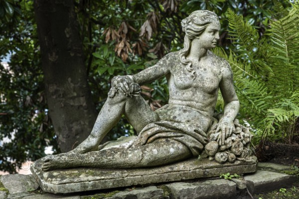 Plant arcades and statue, Scherrer Park, Parco Scherrer, Morcote, Lake Lugano, Lago di Lugano,
