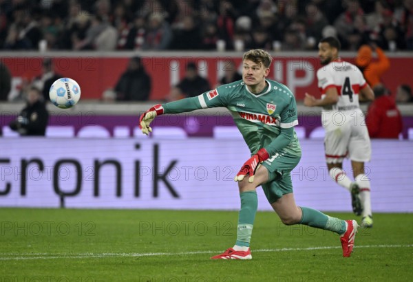 Goalkeeper Alexander Nübel VfB Stuttgart (33) Josha Vagnoman VfB Stuttgart (04) MHPArena, MHP Arena