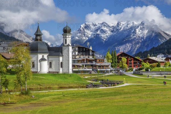 Seekirchl on the edge of the village with the Karwendel mountains, Seefeld in Tyrol, Seefeld