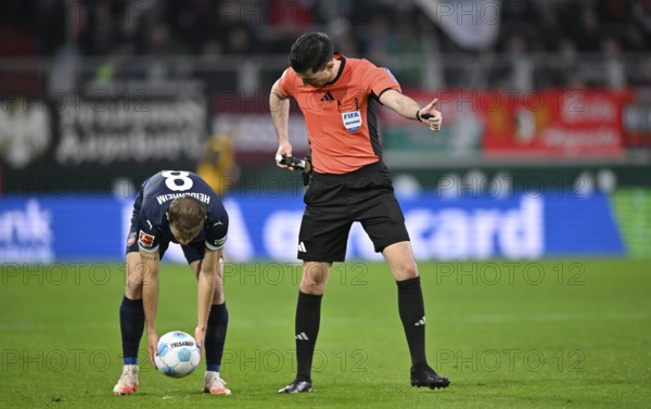 Referee Referee Florian Badstübner Gesture Gesture in front of free kick Leo Scienza 1. FC