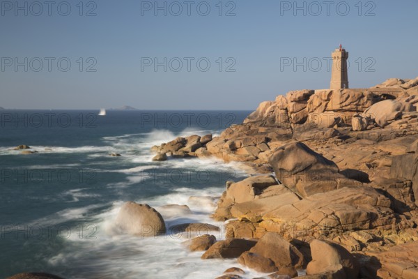 Lighthouse Mean Ruz at Ploumanac'h, Côtes d'Armor in the last evening light