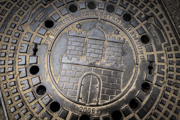 Manhole cover with the emblem of the Hanseatic city, city coat of arms, manhole cover, tourism,