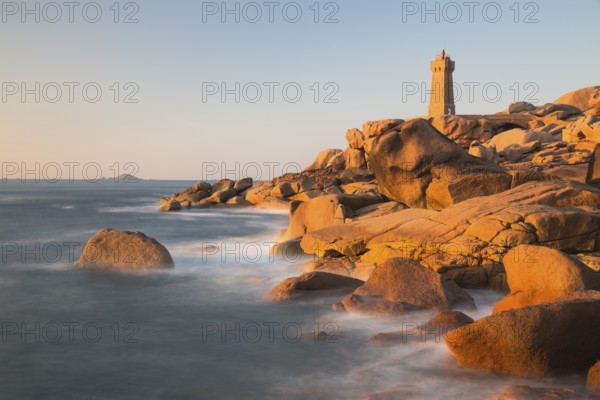 Lighthouse Mean Ruz at Ploumanac'h, Côtes d'Armor in the last evening light