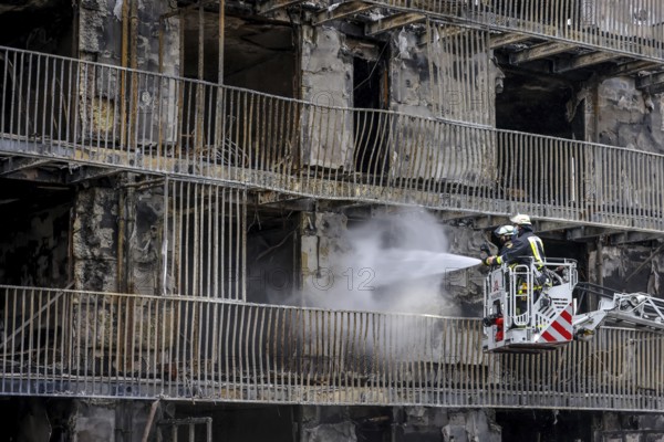 Essen, North Rhine-Westphalia, Germany, major fire in Essen's Weststadt district. The ruins of the
