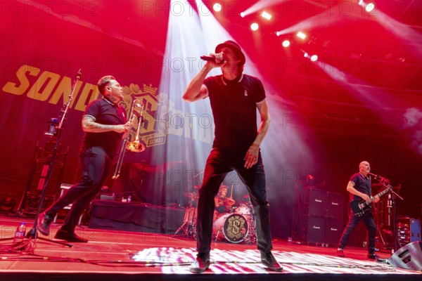 Sondaschule, Ska Punk Rock Band, Germany, Costa Cannabis (Tim Kleinrensing), Singer, concert, 12.02