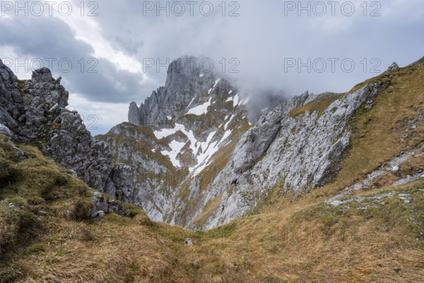 Mountain landscape, low view during the ascent to the Maukspitze, clouds moving around the
