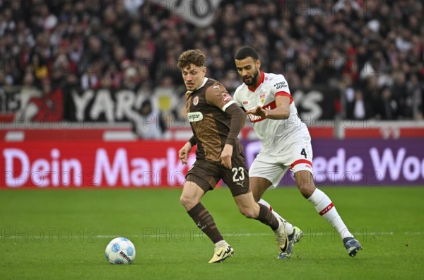 Duel, action Josha Vagnoman VfB Stuttgart (04) against Philipp Treu FC St. Pauli (23) MHPArena, MHP