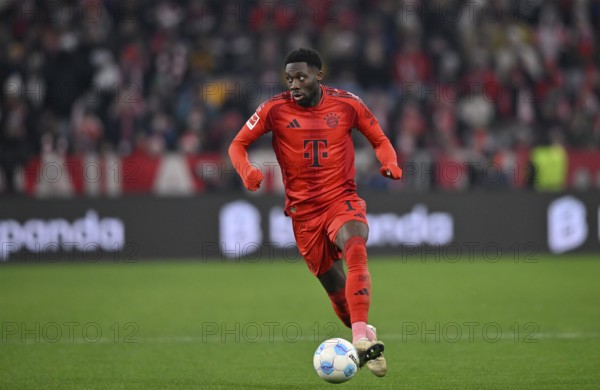 Alphonso Davies Bayern FC Munich FCB (19) Action on the ball Allianz Arena, Munich, Bavaria,
