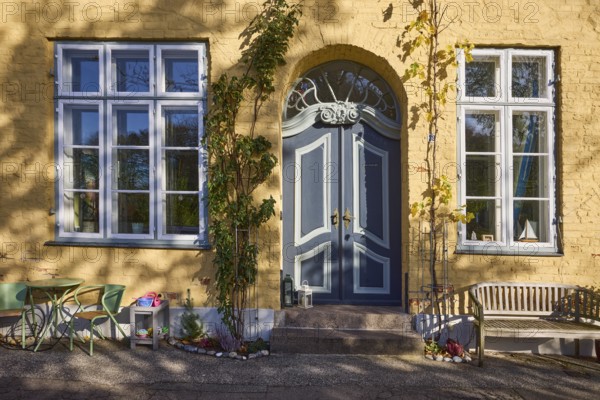 Door with bench and windows, street An der Obertrave, Old Town, Hanseatic City of Lübeck,