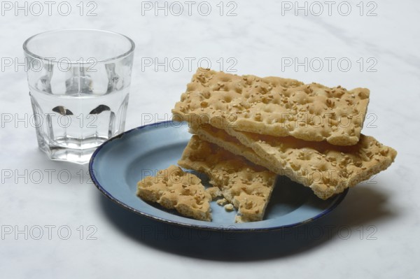 Crispbread on a plate and glass of water
