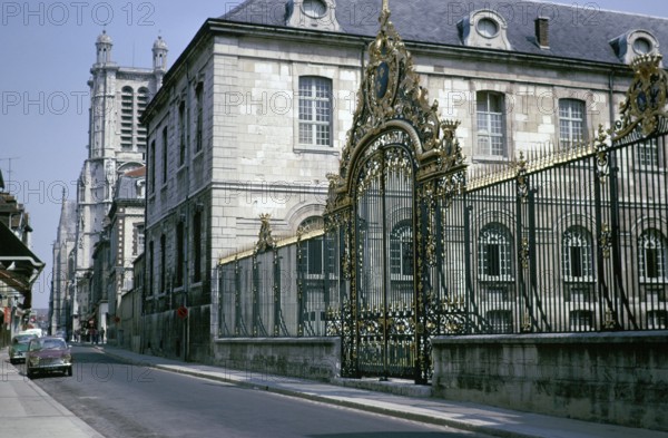 Hôtel Dieu Le Comte, gilded Louis XV Tor tor, Troyes, France 1976