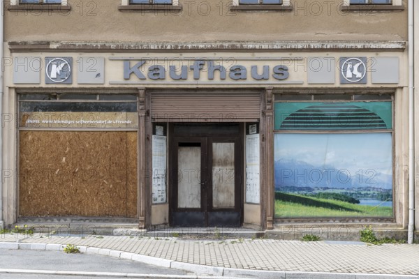 Former entrance to the department stores', old building on Zollstraße, still with Konsum logo,