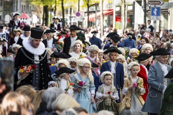 Parade of historically costumed guildsmen, Sechseläuten or Sächsilüüte, Zurich Spring Festival,