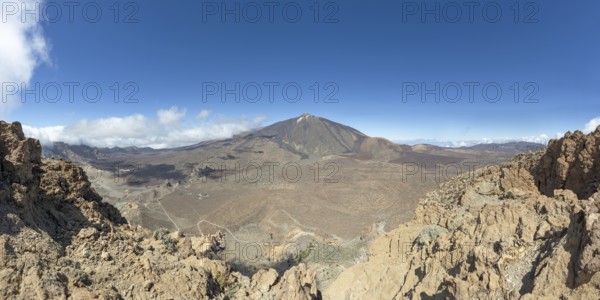 Panorama during the ascent to Alto de Guajara, 2715m, to the bizarrely shaped rock formations of