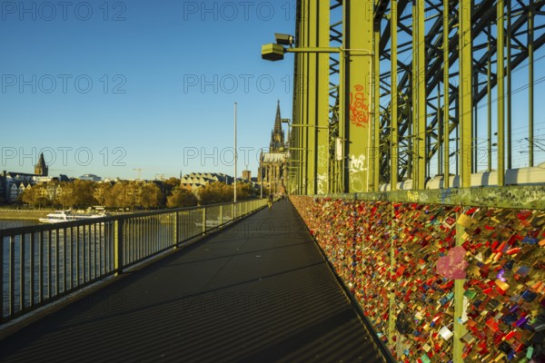 Love locks, loyalty sign, Hohenzollern Bridge, Cologne, Rhineland, North Rhine-Westphalia, Germany,