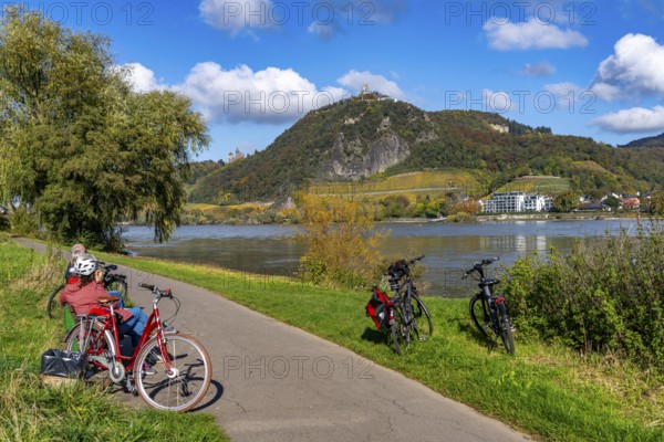 Cycle path on the Drachenfels, a mountain in the Siebengebirge on the Rhine between Bad Honnef and
