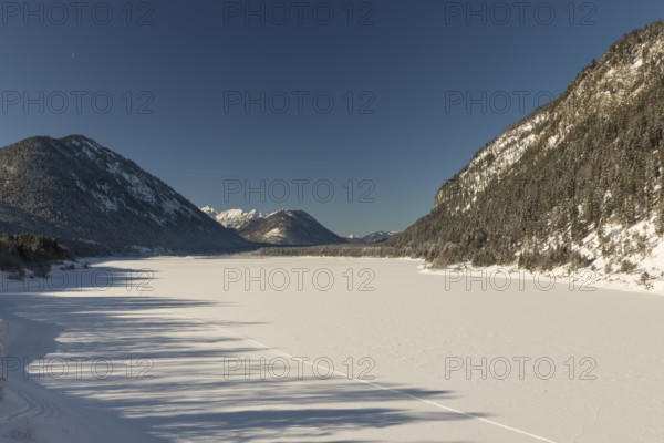 Frozen Sylvenstein reservoir, covered with snow. Isar valley in winter at temperatures of minus 18