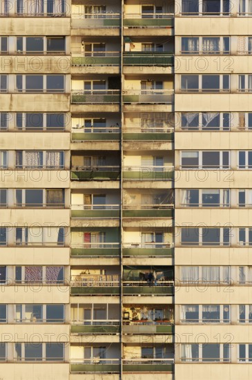 1970s tower block in the Hochheide residential park, Weisse Riesen, derelict property, Duisburg,