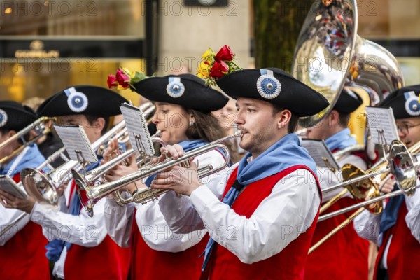 Parade of historically costumed guildsmen, Sechseläuten or Sächsilüüte, Zurich Spring Festival,