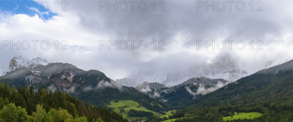 View of the cloudy Peitlerkofel group, Dolomites, St.Peter, Villnöß, Funes, Villnößtal, South