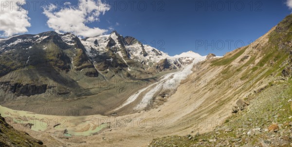 View from the Kaiser Franz-Josef Höhe on the Grossglockner High Alpine Road to the Pasterze glacier