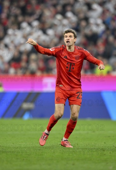 Thomas Müller FC Bayern Munich FCB (25) Gesture Gesture conducting Allianz Arena, Munich, Bavaria,