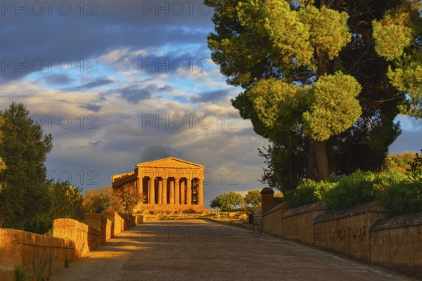 Temple of Concordia, Valley of Temples, Agrigento, Sicily, Italy, Europe