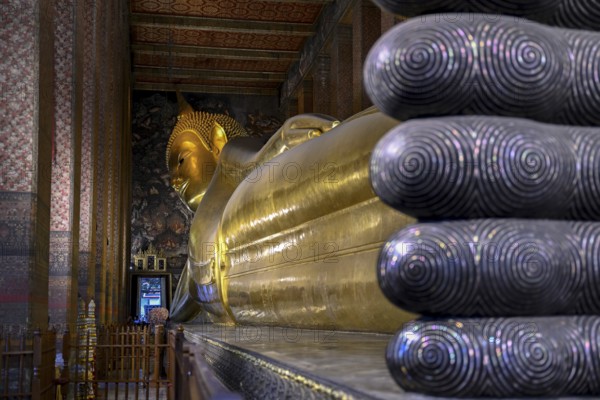 Reclining Buddha in Wat Pho, Temple of the Reclining Buddha, Bangkok, Thailand, Asia