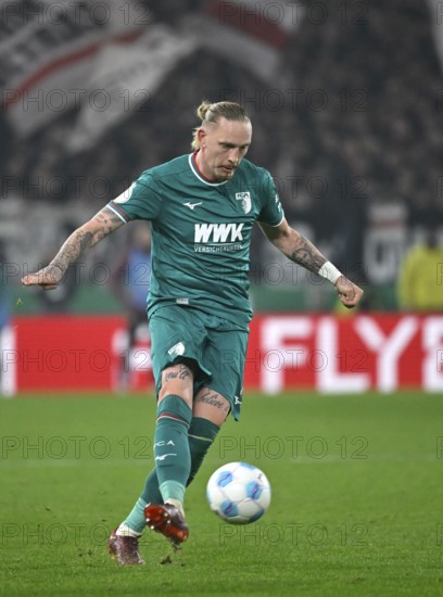 Marius Wolf FC Augsburg FCA (11) Action on the ball DFB-Pokal, MHPArena, MHP Arena Stuttgart,