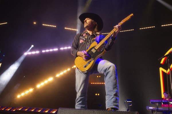 Jess Carson (guitar, vocals), MIDLAND, Uber Eats Music Hall, C2c-Festival, Berlin, 08.03.2025