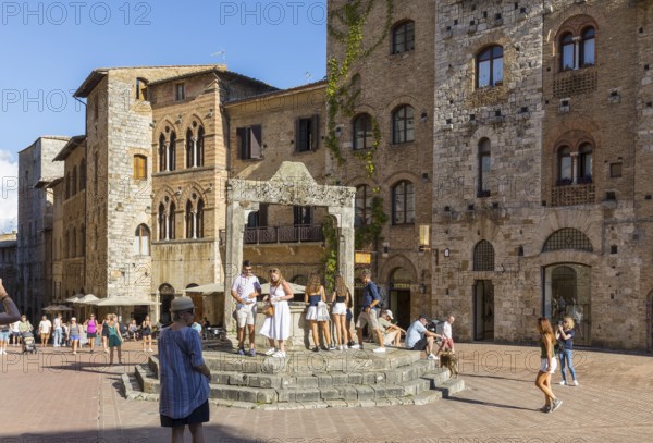 Cistern in the Piazza della Cisterna in the medieval town of San Gimignano, province of Siena,