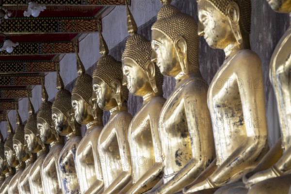 Buddha statues in meditation posture in Phra Rabiang Kot around the Phra Wihan Luang, Wat Suthat