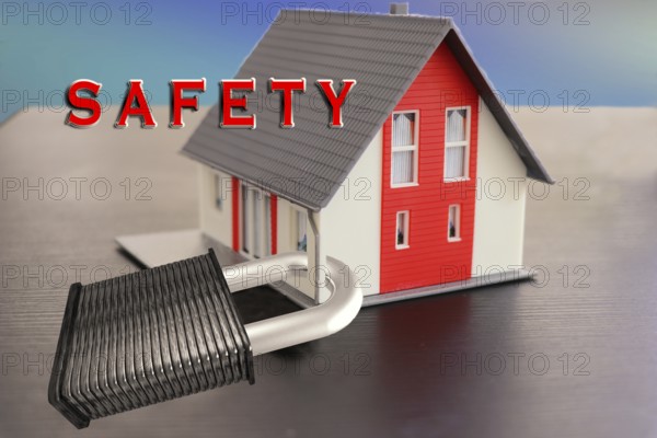 Symbolic image, security, lock, burglary, theft, robbery, liability insurance, household contents