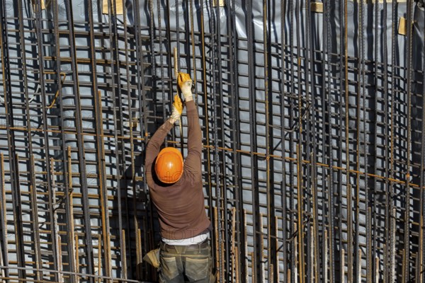 Essen, North Rhine-Westphalia, Germany, construction industry, construction workers working on a