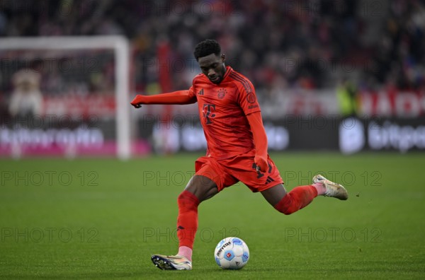 Alphonso Davies Bayern FC Munich FCB (19) Action on the ball Allianz Arena, Munich, Bavaria,